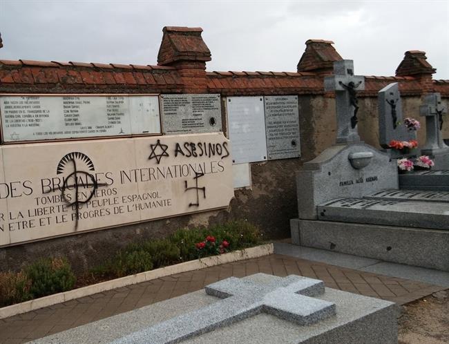 Arrojan pintura al monumento de las Brigadas Internacionales | EMBAJADA RUSA EN ESPAÑA ep arrojan pinturamonumentolas brigadas internacionales