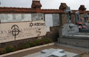 ep arrojan pinturamonumentolas brigadas internacionales