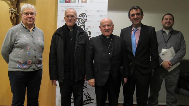 Arzobispo de Zaragoza y obispo de Huesca y Jaca con responsables de las jornadas | EUROPA PRESS ep arzobispozaragozaobispohuescajacaresponsableslas jornadas