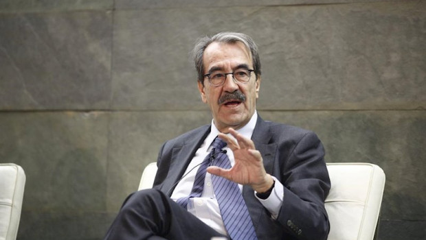 ep el catedratico de economia emilio ontiveros interviene en el el ii encuentro economico-asegurador
