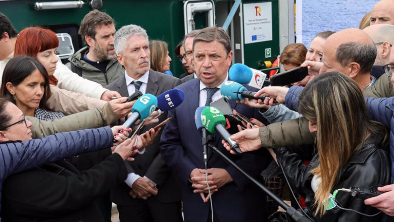 ep el ministro de agricultura pesca y alimentacion luis planas atiende a medios tras el acto de ep el ministro de agricultura pesca y alimentacion luis planas atiende a medios tras el acto de