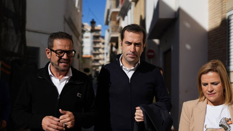 ep el ministro de economia comercio y empresa carlos cuerpo acompanado por el alcalde de sedavi jose