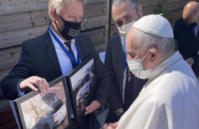 ep el papa francisco con los representantes de fisker
