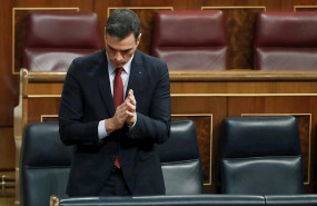 ep el presidente del gobierno pedro sanchez aplaude durante el pleno celebrado este miercoles en el