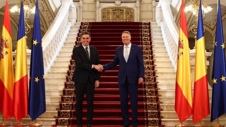 El presidente del Gobierno, Pedro Sánchez, y el presidente de Rumanía, Klaus Iohannis, este jueves. | MONCLOA/FERNANDO.CALVO ep el presidente del gobierno pedro sanchez y el presidente de rumania klaus iohannis este jueves