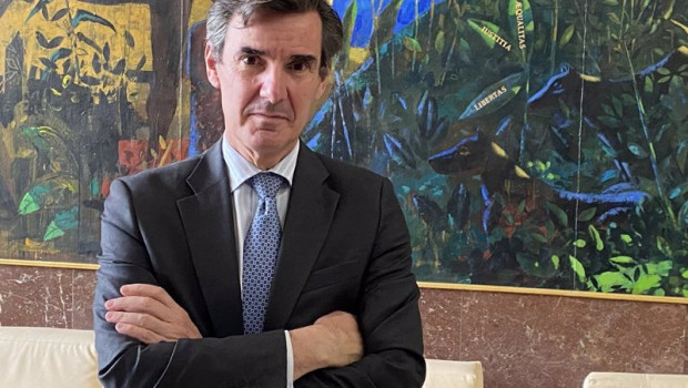 ep el secretario de estado del tesoro carlos san basilio