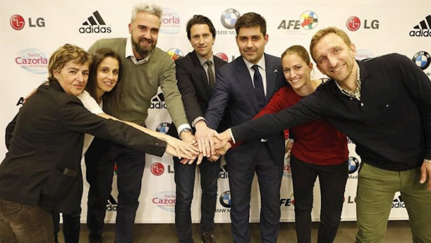 ep firma del primer convenio colectivo del futbol femenino