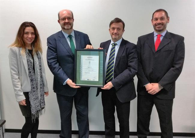 Foto certificado de entrega Aenor a Bankia | AENOR ep foto certificadoentrega aenorbankia