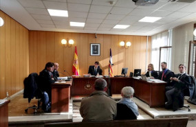 ep la acusada por el atropello mortal de paula fornes y a su lado su marido propietario del vehiculo
