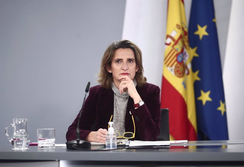 Ribera culpa a la ola de frío de la subida de la luz y calcula el coste entre 4 y 10 euros más