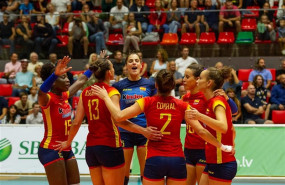 ep las jugadorasla seleccion espanola femeninavoleibol celebranpunto durantepreeuropeo