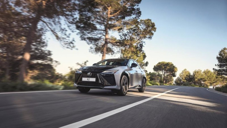 Lexus introduce un sistema de conducción manual interactiva en su nuevo SUV eléctrico RZ 550e F Sport | LEXUS ep lexus introduce un sistema de conduccion manual interactiva en su nuevo suv electrico rz 550e f