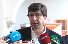 ep lider andaluzcs juan marin atendiendolos periodistas