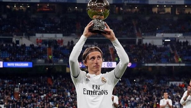 ep luka modric ofrecebalonorosantiago bernabeu