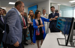 ep margarita robles en las oficinas de indra en vigo