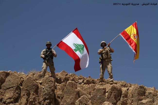 Militares libaneses ondean una bandera española | EJÉRCITO DEL LÍBANO ep militares libaneses ondeanbandera espanola