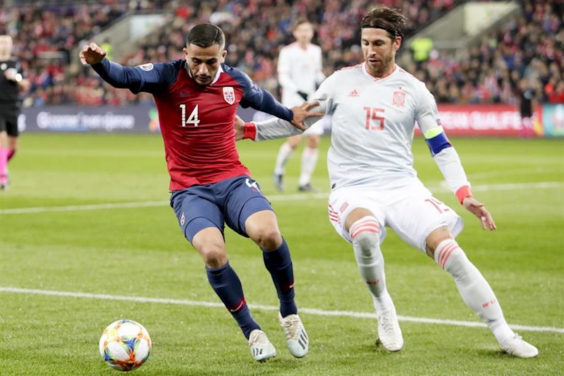 ep omar elabdellaoui y sergio ramos en el noruega-espana