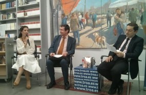 ep presentacionlibro cien anosluz