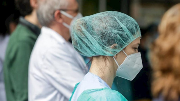 ep una sanitaria del hospital severo ochoa de leganes durante el homenaje al enfermero de quirofano