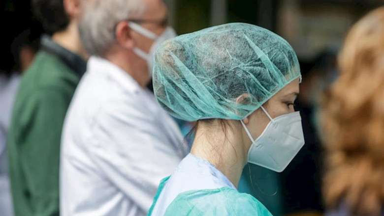 ep una sanitaria del hospital severo ochoa de leganes durante el homenaje al enfermero de quirofano