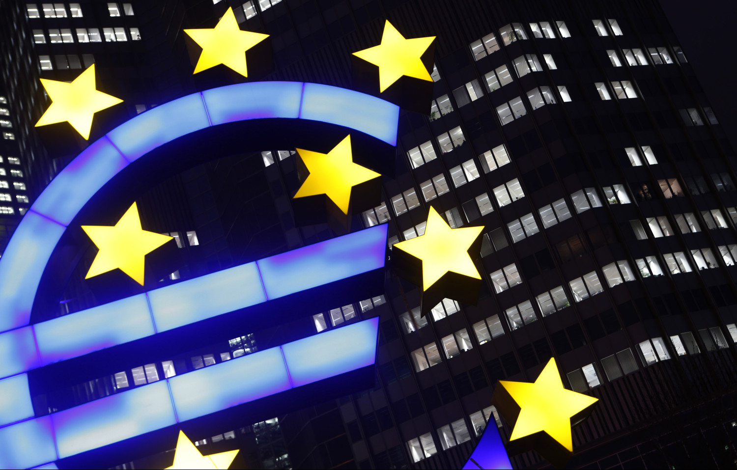 El euro intenta mantener la paridad frente al dólar a la espera del BCE