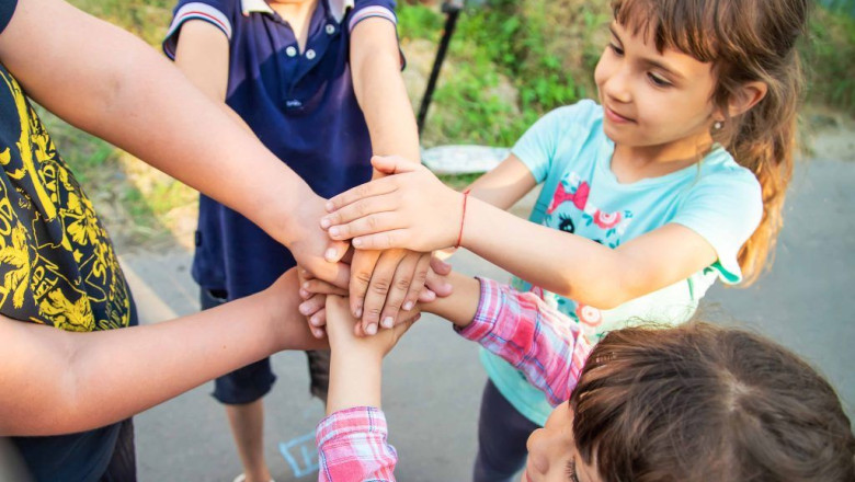 nios y nias de los centros de da participan en una de sus actividades