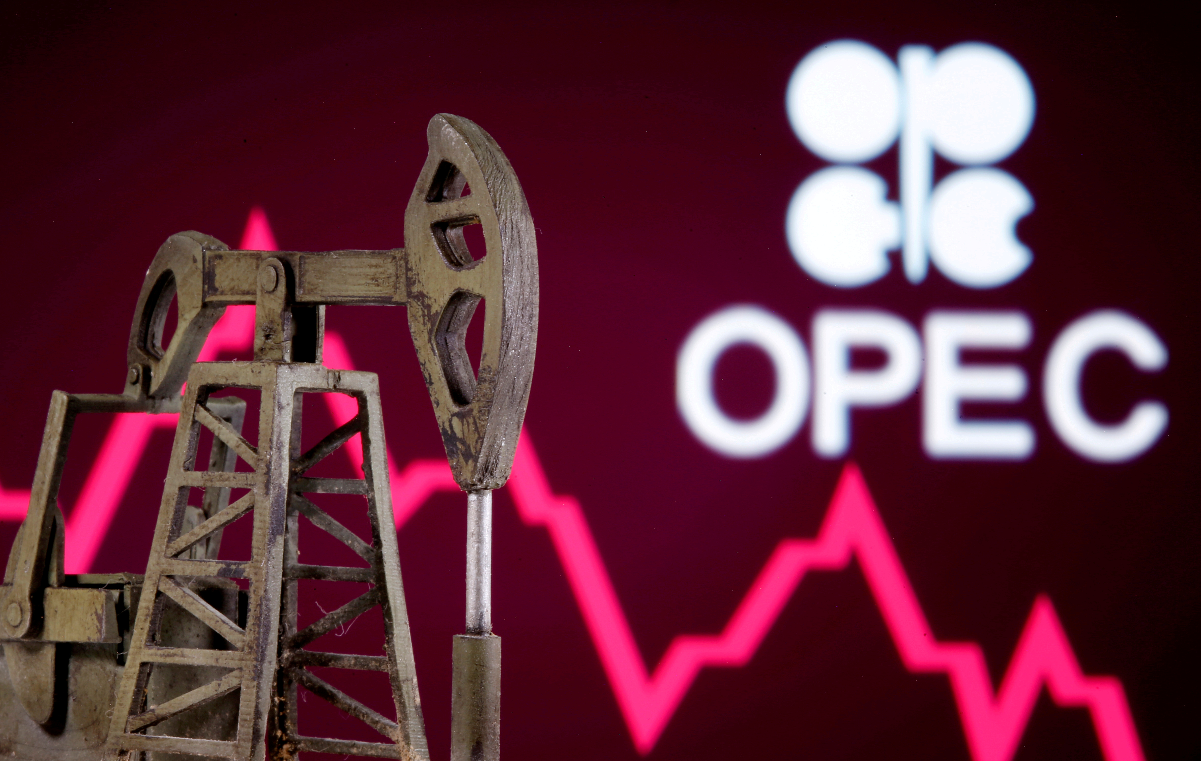 La OPEP+ ratifica el aumento previsto de su oferta y dispara el precio del petróleo