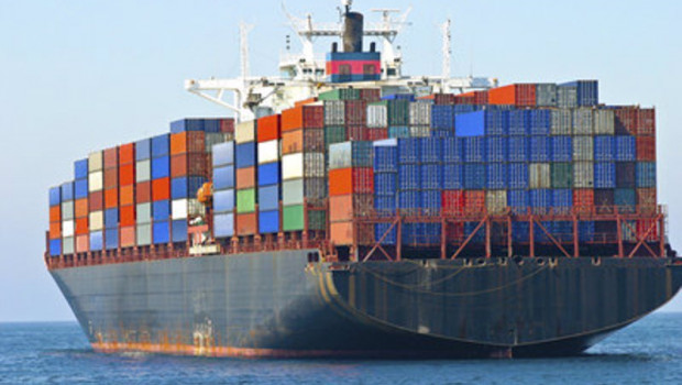 ep archivo   cargo container ship at sea