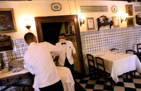ep archivo   dos camareros del restaurante sobrino de botin mas conocido como casa botin