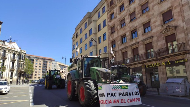 ep archivo   tractores en una manifestacion en la gran via de salamanca