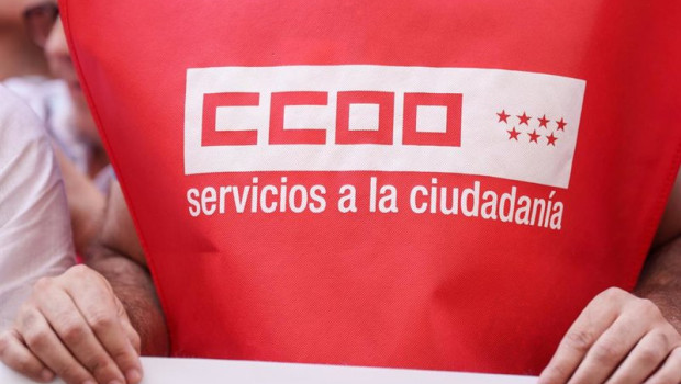 ep archivo   un hombre con un chaleco de ccoo a 8 de julio de 2025 en madrid espana