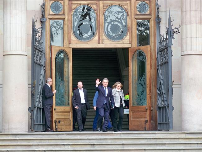 Artur Mas y su esposa Helena Rakosnik tras el último día de juicio del 9N | EUROPA PRESS ep arturyesposa helena rakosnikel ultimo diajuicio9n