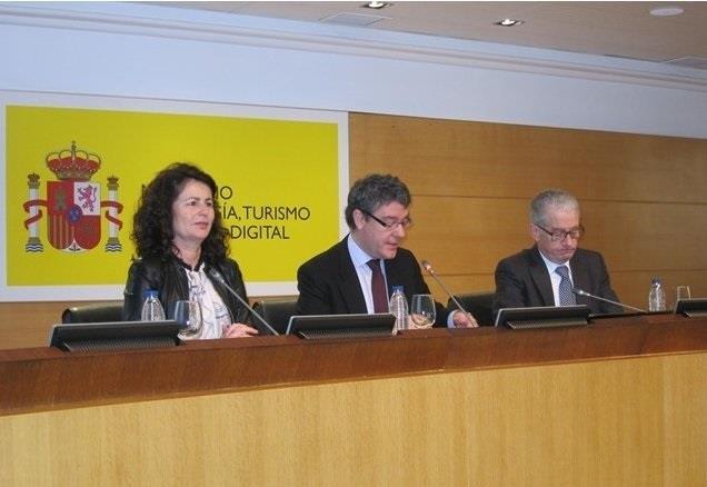 Asían junto a Nadal y el director general de Turespaña | EUROPA PRESS ep asiana nadaldirector generalturespana