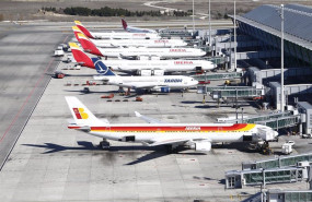 ep aviones aparcados en el aeropuerto adolfo suarez madrid-barajas