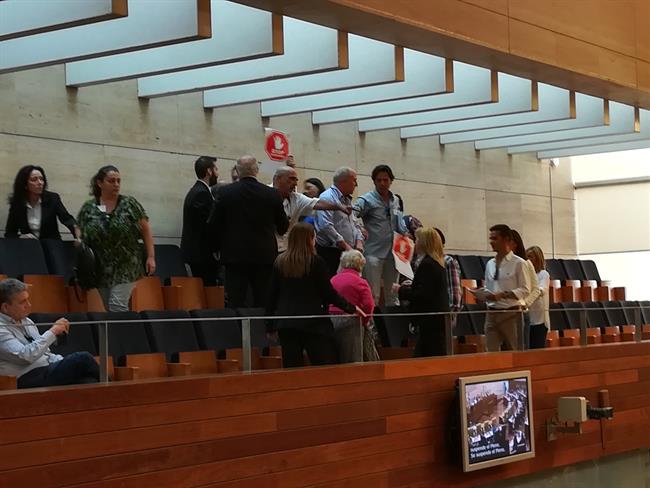 Desalojo de la tribuna de invitados | EUROPA PRESS ep desalojola tribunainvitados