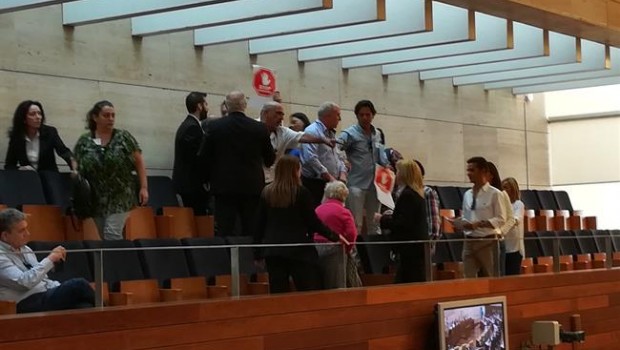 ep desalojola tribunainvitados