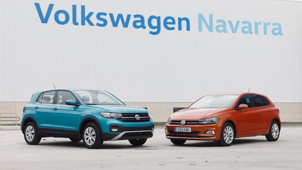 ep dos vehiculos de volkswagen en la planta de la marca en navarra