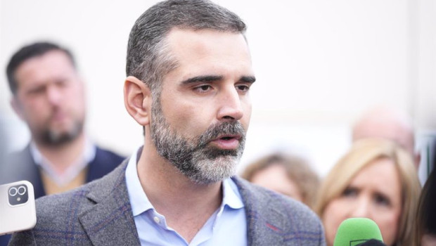 ep el consejero de agricultura pesca agua y desarrollo rural ramon fernandez pacheco a tiende a la