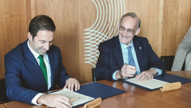ep el conselleiro do mar alfonso villares y el rector de la uvigo manuel reigosa firman un convenio