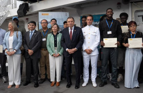ep el ministro de agricultura pesca y alimentacion luis planas c durante una visita al buque escuela ep el ministro de agricultura pesca y alimentacion luis planas c durante una visita al buque escuela