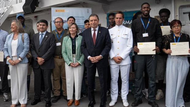 ep el ministro de agricultura pesca y alimentacion luis planas c durante una visita al buque escuela