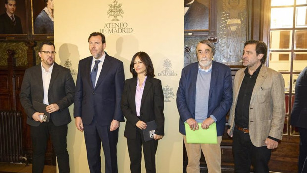 ep el ministro de transportes y movilidad sostenible oscar puente y los periodistas pedro garcia