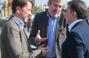 ep el senador fernando clavijo en el centro de la foto