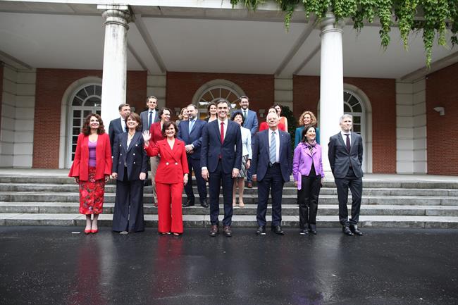 Foto de familia de Pedro Sánchez con sus ministros en Moncloa | Europa Press ep fotofamiliapedro sanchezsus ministrosmoncloa
