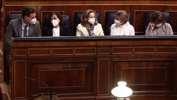 ep i d el presidente del gobierno pedro sanchez y sus vicepresidentas carmen calvo nadia calvino