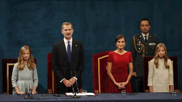 ep i-d la princesa leonor el rey felipe vi la reina letizia y la infanta leonor durante la ceremonia