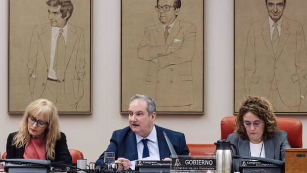 ep i d la vicepresidenta primera de la comision maria carmen castilla el ministro de industria y