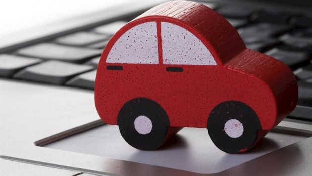 ep imagen de una maqueta de un coche en un ordenador