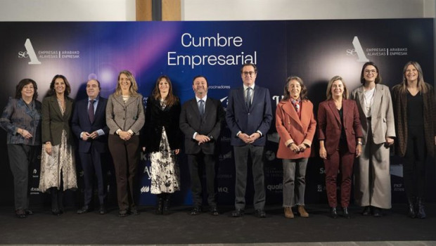 ep la alcaldesa de vitoria gasteiz maider etxebarria el presidente de sea juan antonio sanchez y el 20251205181704