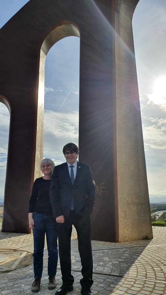 La exconsellera Clara Ponsatí y el expresidente de la Generalitat Carles Puigdemont | @KRLS ep la exconsellera clara ponsati y el expresidente de la generalitat carles puigdemont